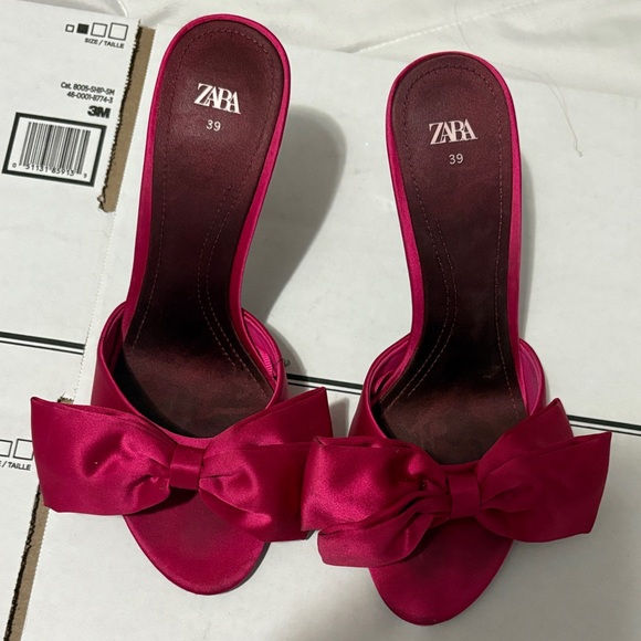 Zara Shoes - Zara Women's Fuchsia Bow Heels